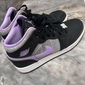 Jordan Kids Black and Purple Sneakers